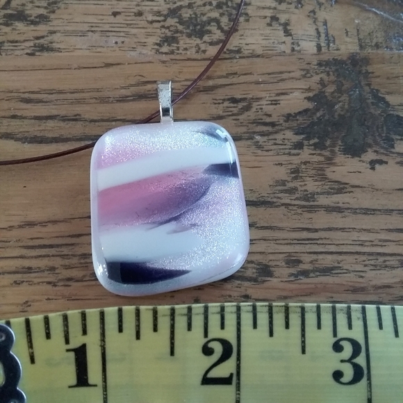 Custom glass pendant in pinks and whites - Picture 4 of 4